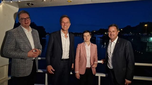 Vučić i Brnabić priredili večeru na reci za premijere Holandije i Luksemburga 1