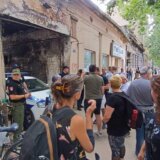 Izvršitelj uz pomoć policajaca i žandarmerije izbacio ženu iz stana u Novom Sadu: Noć provela pod vedrim nebom (VIDEO) 4