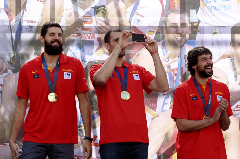 Nije igrao "ol star", ali je u NBA video "sve zvezde": Ko je Nikola Mirotić, košarkaš koji zbog pretnji ne želi u Partizan 4 Nije igrao "ol star", ali je u NBA video "sve zvezde": Ko je Nikola Mirotić, košarkaš koji zbog pretnji ne želi u Partizan 4