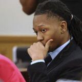 Tinejdžeru u SAD 12 godina zatvora jer je pištoljem ranio tri osobe u školi 11