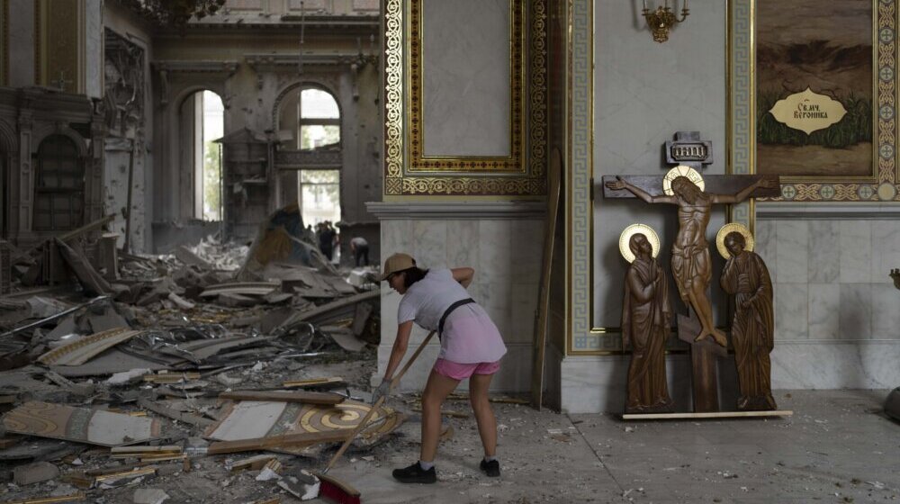 Ukrajinska vojska: Ruski napad na infrastrukturu u luci Odesi, uništen hangar sa žitom 1