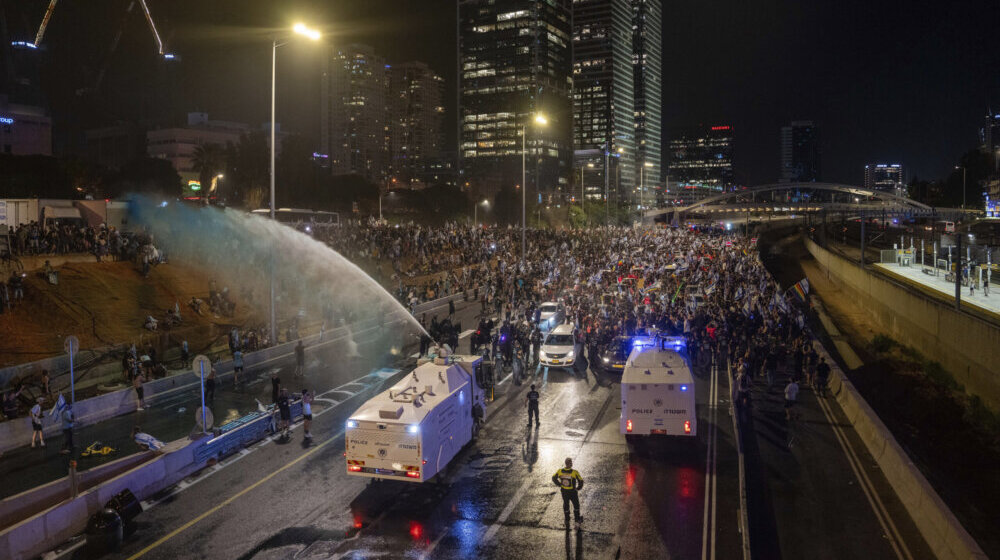 Haos u Izraelu posle usvajanja prvog zakona u spornoj reformi pravosuđa 1