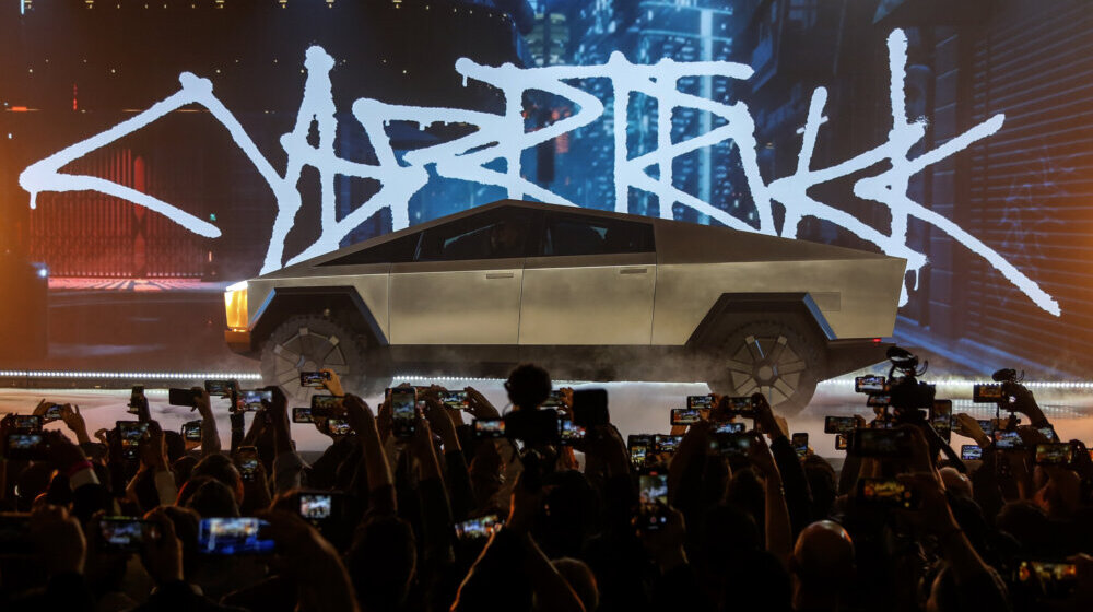 Iz Tesline fabrike izašao prvi električni pikap "Sajbertrak" 1