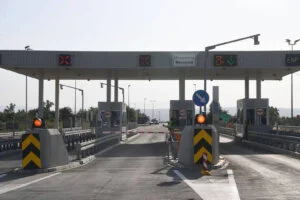 Radnici na naplatnim rampama auto-puta dobili tabele za upisivanje kapilarnih glasova 13 Radnici na naplatnim rampama auto-puta dobili tabele za upisivanje kapilarnih glasova 10