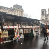 Prodavci polovnih knjiga na obali Sene odbijaju privremeno seljenje zbog ceremonije otvaranja Igara u Parizu 2024. 8