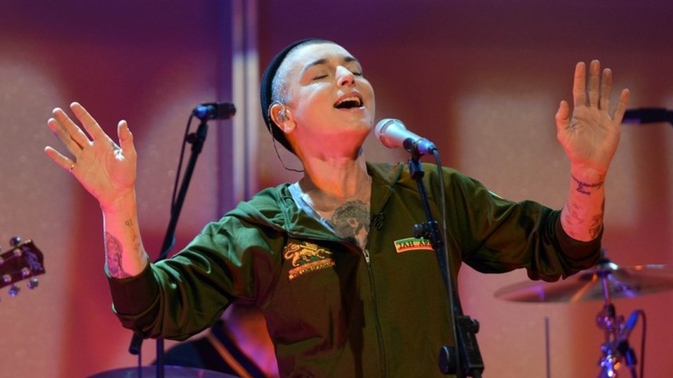 Muzika: Sećanje na Šinejd O’Konor - buntovnicu umetničkog dara bez premca 5 Sinéad O'Connor singing on the BBC in 2013