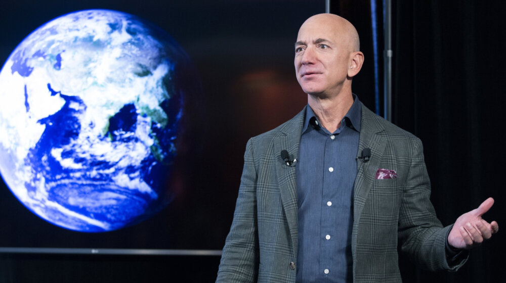 Džef Bezos prodao skoro 12 miliona akcija Amazona 1