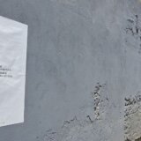 Plakati o genocidu u Srebrenici na fasadama u Novom Sadu: "Stid me je" 9