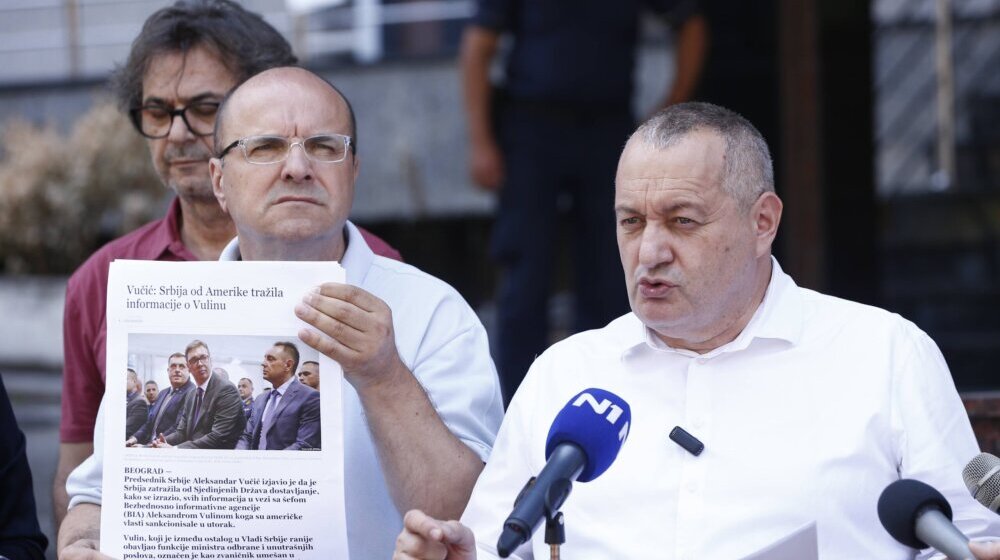 (VIDEO) U čijem društvu se Vulin pojavljuje - pitanja o sankcijama direktoru BIA bez odgovora 1