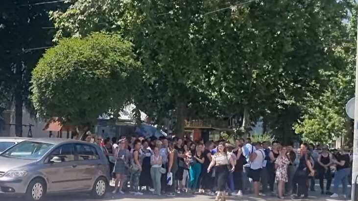 Gradonačelnik Leskovca obećao da će Džinsi vratiti novac koji duguje i državi i radnicima, ko nađe drugi posao gubi pravo na otpremninu (VIDEO) 1