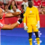Sudar dva fudbalska kontinenta u drugom stepenu: Dmitrovićeve odbrane penala donele trofej Sevilji 1