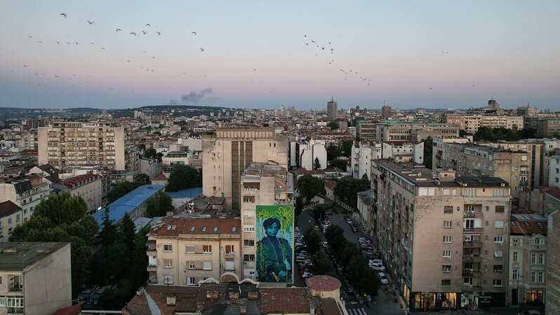 Izuzetne žene Srbije: Andrej Josifovski Pijanista oslikao mural Jelisaveti Načić u Beogradu 1