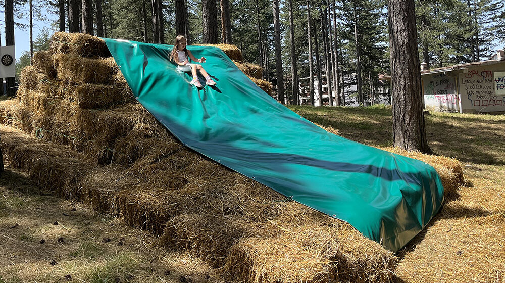 Na Zlatiboru još jedan avanturistički park: Tobogan od bala sena 1