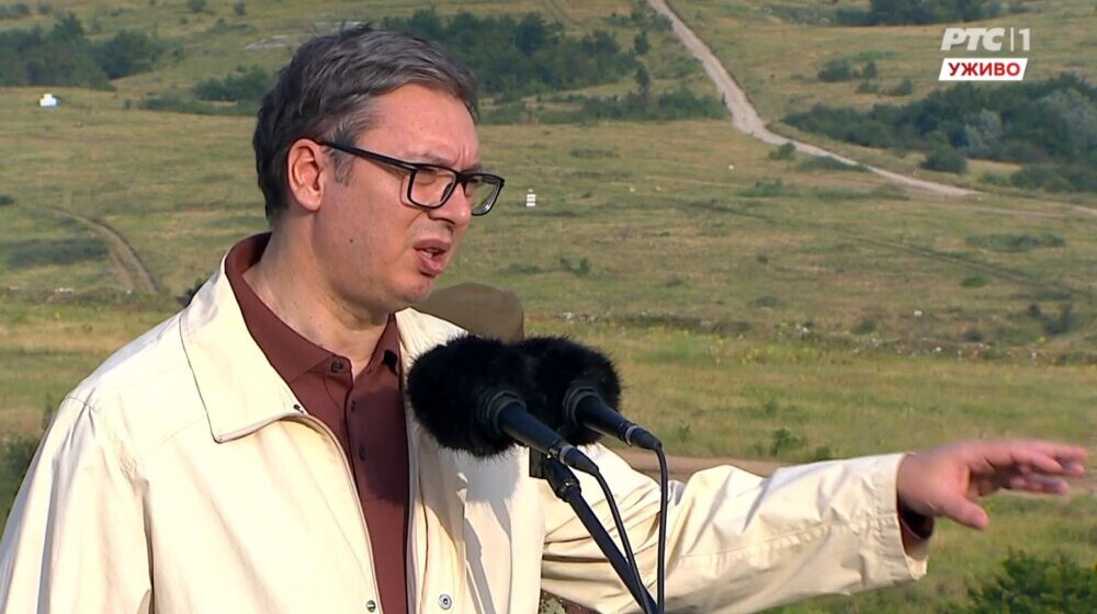 "Naš Generalštab stalno prati Ukrajinu i učimo iz njihovog iskustva": Vučić posle pokazne vežbe na Pasuljanskim livadama 1