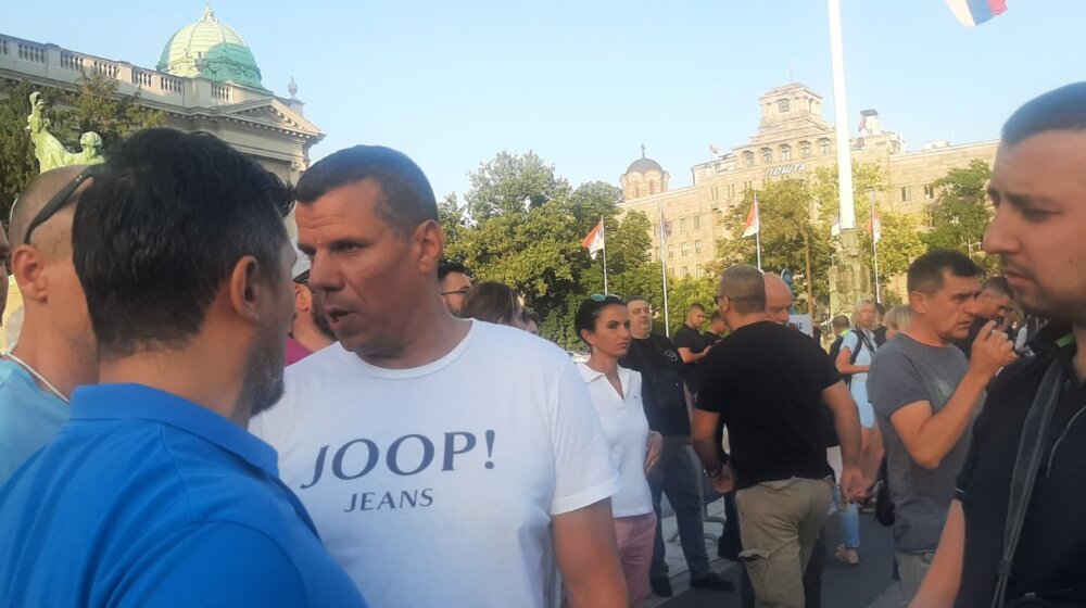 Protest "Srbija protiv nasilja" počeo minutom ćutanja za nove žrtve nasilja, počele i provokacije 1