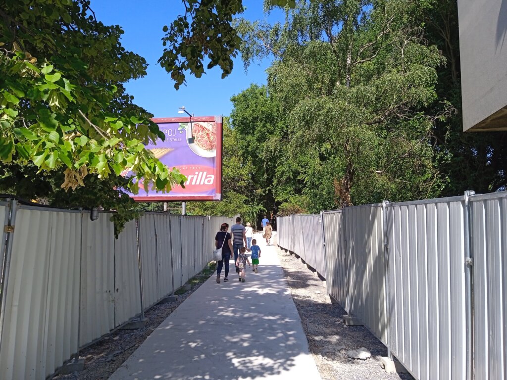 (FOTO) Pasarelom koja spaja "podeljenu" Suboticu 4