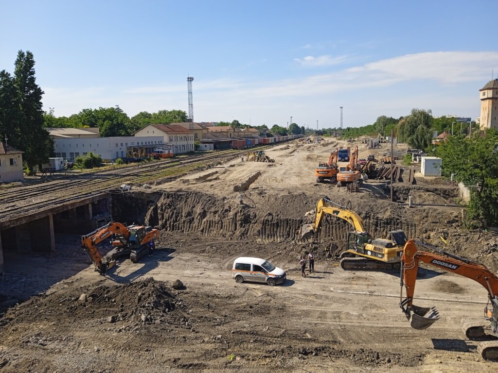 (FOTO) Pasarelom koja spaja "podeljenu" Suboticu 8