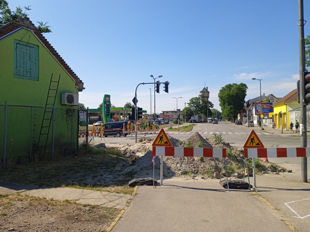 (FOTO) Pasarelom koja spaja "podeljenu" Suboticu 13