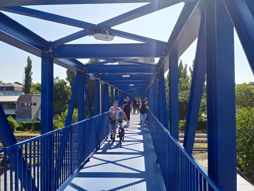 (FOTO) Pasarelom koja spaja "podeljenu" Suboticu 10