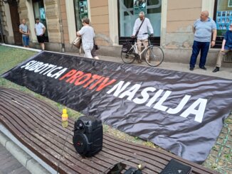 Treći protest “Srbija protiv nasilja” u Subotici “Nećemo dozvoliti da nasilje definiše našu budućnost”: Održan treći protest “Srbija protiv nasilja” u Subotici 5