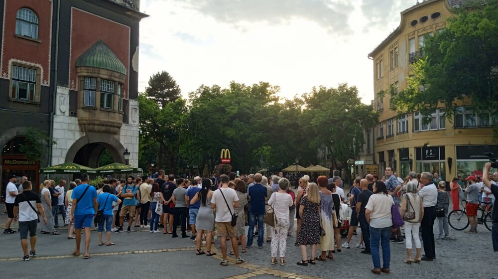 Građani poručili na protestu u Subotici: Niko više nema pravo da ćuti i da sva svetla u glavi ugasi 1