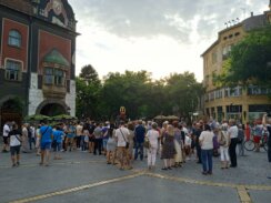Treći protest “Srbija protiv nasilja” u Subotici “Nećemo dozvoliti da nasilje definiše našu budućnost”: Održan treći protest “Srbija protiv nasilja” u Subotici 22