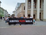 Četvrti protest "Srbija protiv nasilja" u Subotici "Moramo zaštititi našu decu, moramo sprečiti nasilje nad njima": Održan četvrti protest "Srbija protiv nasilja" u Subotici 7
