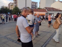 Mi živimo „Dan mrmota” u Srbiji samo što naši dani nisu isti već je svaki gori od prethodnog: Završen osmi protest Srbija protiv nasilja u Kragujevcu (FOTO) 8
