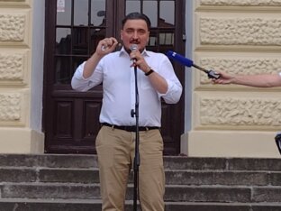 Mi živimo „Dan mrmota” u Srbiji samo što naši dani nisu isti već je svaki gori od prethodnog: Završen osmi protest Srbija protiv nasilja u Kragujevcu (FOTO) 4