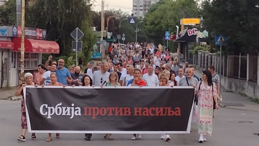 Mi živimo „Dan mrmota” u Srbiji samo što naši dani nisu isti već je svaki gori od prethodnog: Završen osmi protest Srbija protiv nasilja u Kragujevcu (FOTO) 11