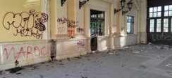 Obijena vrata, fekalije, špricevi i đubre: Šta se danas može zateći na staroj Železničkoj stanici Beograd? (FOTO) 3