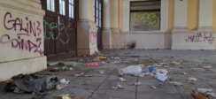 Obijena vrata, fekalije, špricevi i đubre: Šta se danas može zateći na staroj Železničkoj stanici Beograd? (FOTO) 4