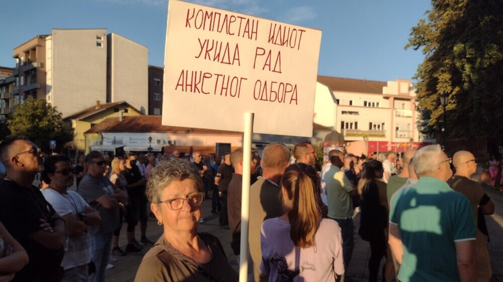 "Krajnje je vreme da se i partije uključe": Protest Srbija protiv nasilja u Kragujevcu (FOTO) 1