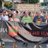 Performans „Pogodi ko sam?” na petom protestu Jagodina protiv nasilja u petak 7