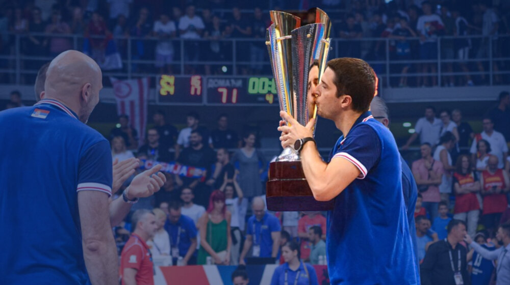 Trener koji je "košarku vratio kući": Ko je Nenad Stefanović, selektor juniorskih prvaka Evrope 1