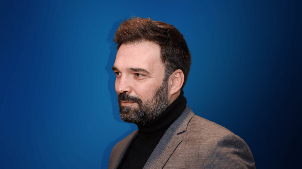 Od povučenog dečaka do "Ranjenog orla": Kako je glumac Ivan Bosiljčić humanim činom povećao šansu da se nekome spasi život? 1