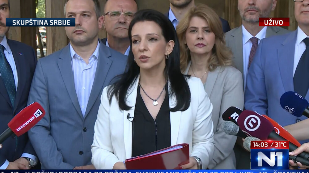 Umesto Anketnog odbora poslanici iz opozicije se obraćaju novinarima: Marinika Tepić pita vlast čega se uplašila 1