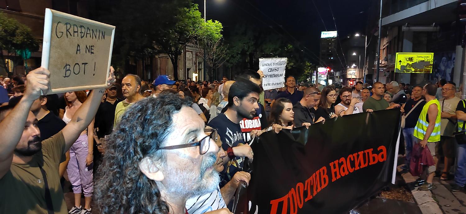 „Medijskom turom“ kroz Beograd: Kako je izgledao dvanaesti protest „Srbija protiv nasilja“ (FOTO) 11