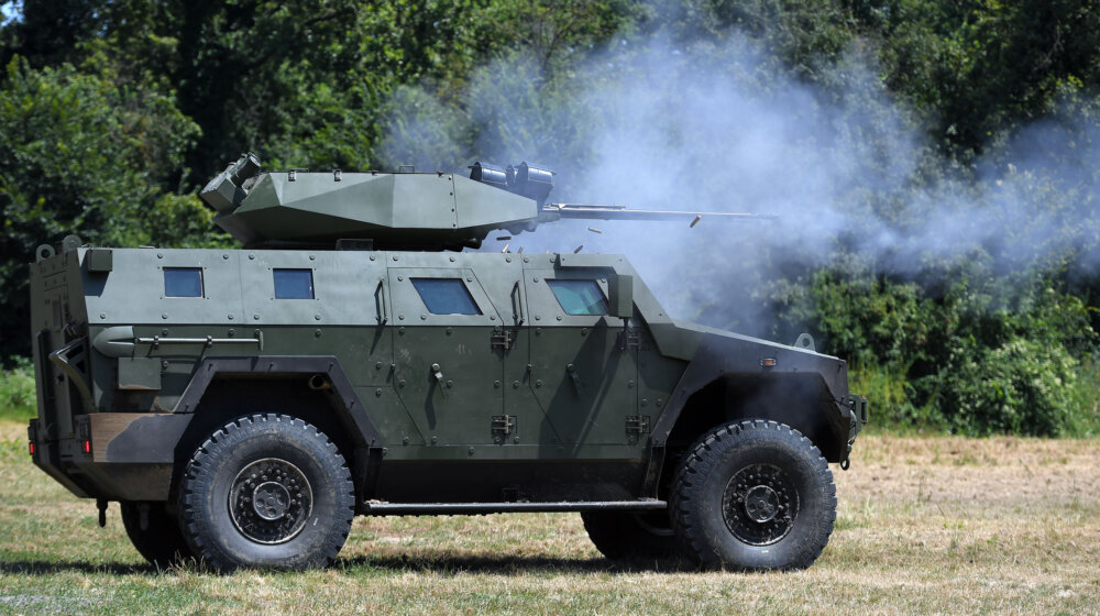 Kako "Miloš" izgleda "u akciji": Na poligonu u Nikincima prikazano gađanje iz domaćeg višenamenskog oklopnog vozila (VIDEO) 1
