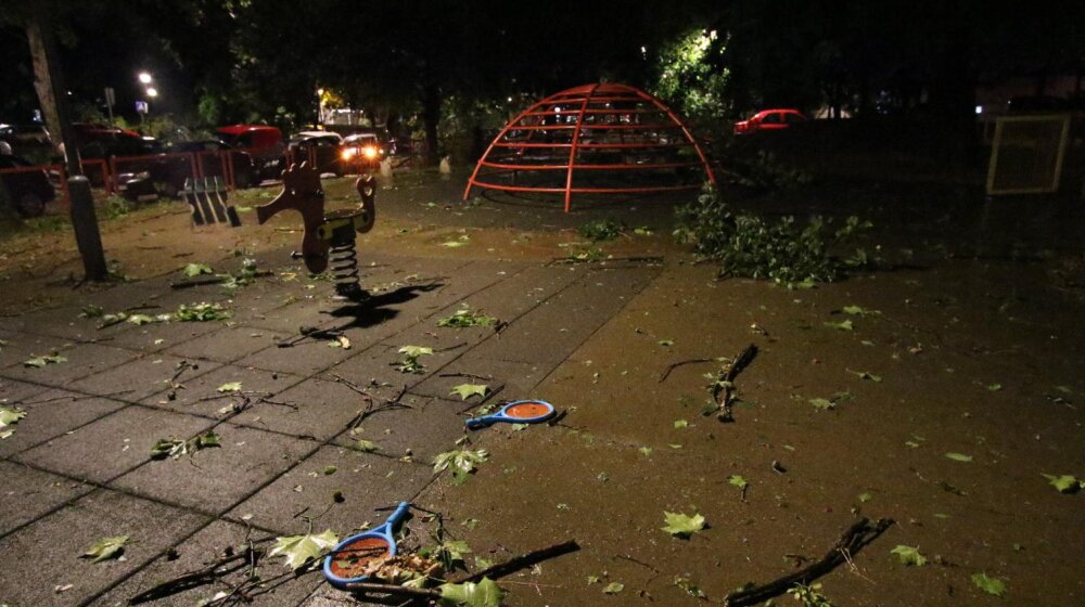 Dvoje ljudi zadobilo teške telesne povrede tokom sinoćnjeg nevremena: Primljeni u niški Klinički centar 1