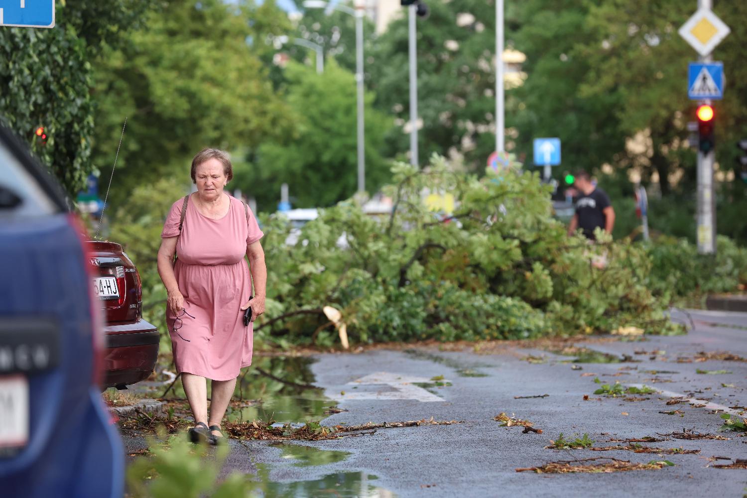 Tri osobe poginule, a više ih je povređeno u velikom nevremenu koje je zahvatilo Zagreb 2