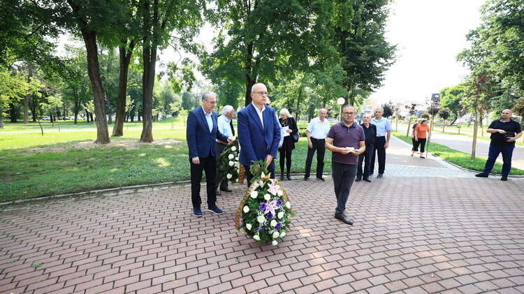 Polaganjem venaca u Kragujevcu obeležena godišnjica ustanka protiv fašizma 1