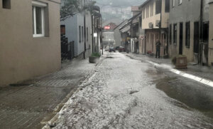 Jaka kiša zahvatila Užice, pod vodom delovi grada 2 Jaka kiša zahvatila Užice, pod vodom delovi grada 2