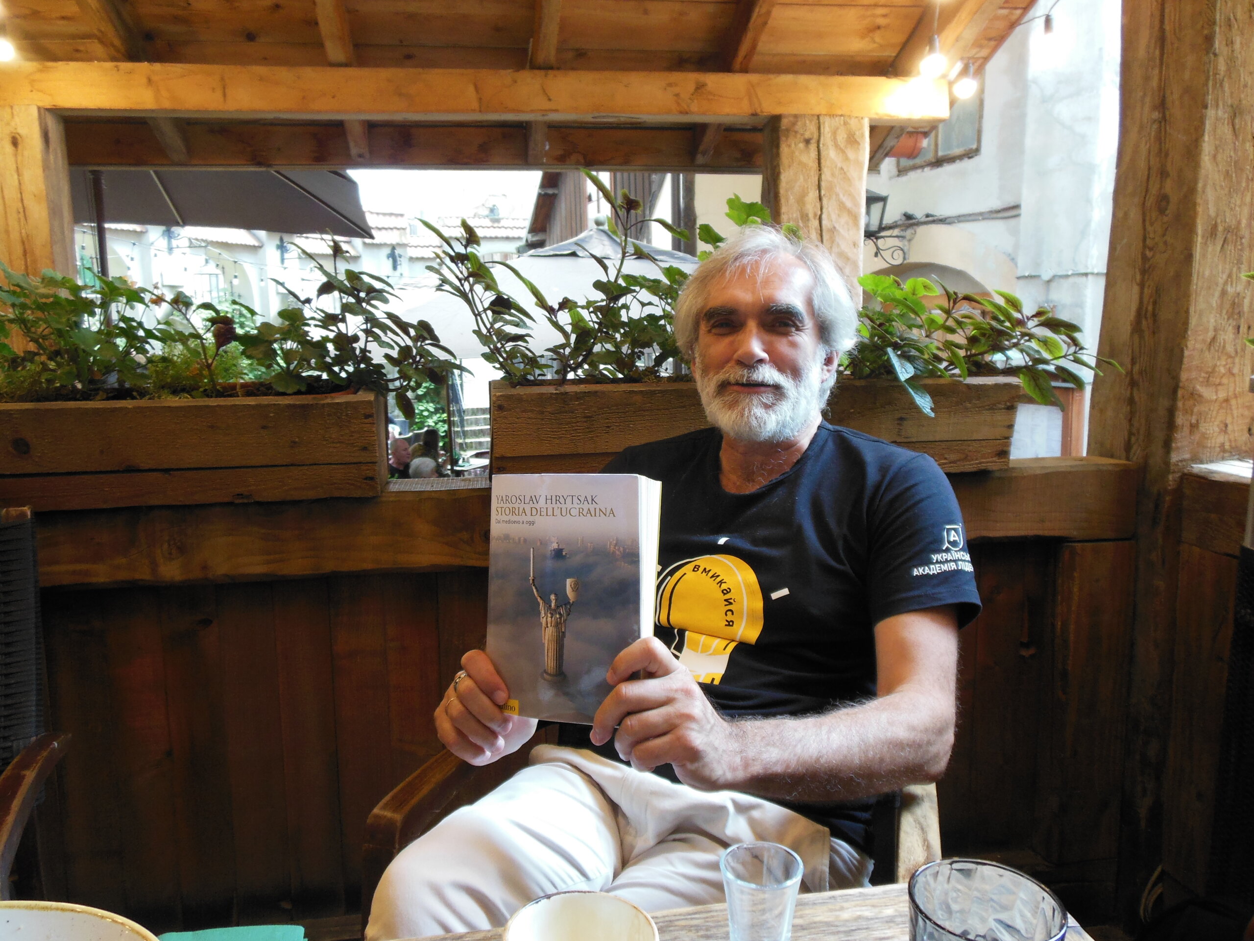 Reporter Danasa u Lavovu i Odesi: Senke rata, improvizovana groblja, Maksim, Viktor i Jana - tužna devojka 4 Reporter Danasa u Lavovu i Odesi: Senke rata, improvizovana groblja, Maksim, Viktor i Jana - tužna devojka 3