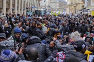 Demonstracije, nemiri, "dešavanja naroda" su njegova specijalnost: Protesti od Pariza do Kragujevca kroz objektiv Lazara Novakovića (FOTO) 18