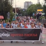 Blokada i performans kod Amidžinog konaka na devetom protestu Srbija protiv nasilja u petak u Kragujevcu 2