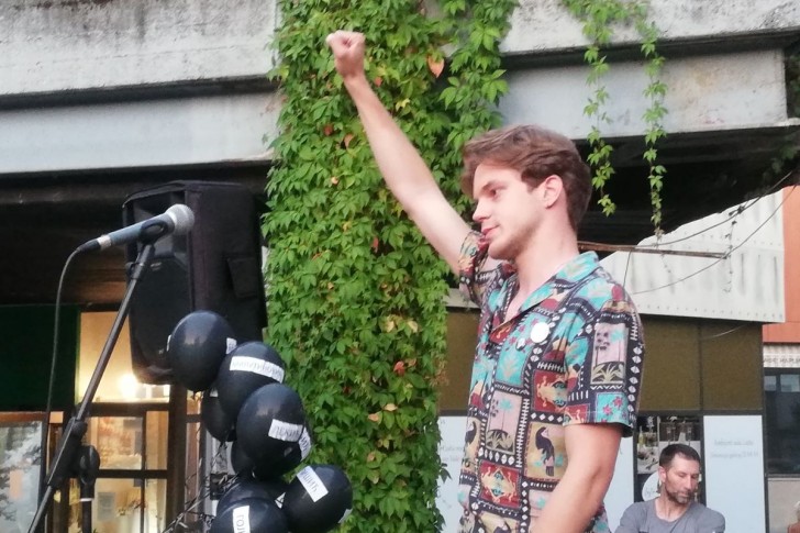 Nenasilni protesti su jedini način da se nasilnci zaustave, poruka sa protesta u Valjevu 4 Nenasilni protesti su jedini način da se nasilnci zaustave, poruka sa protesta u Valjevu 4