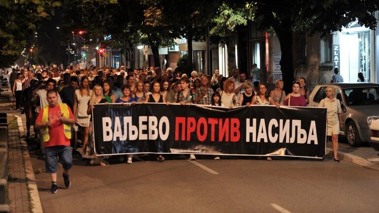 Nenasilni protesti su jedini način da se nasilnci zaustave, poruka sa protesta u Valjevu 1