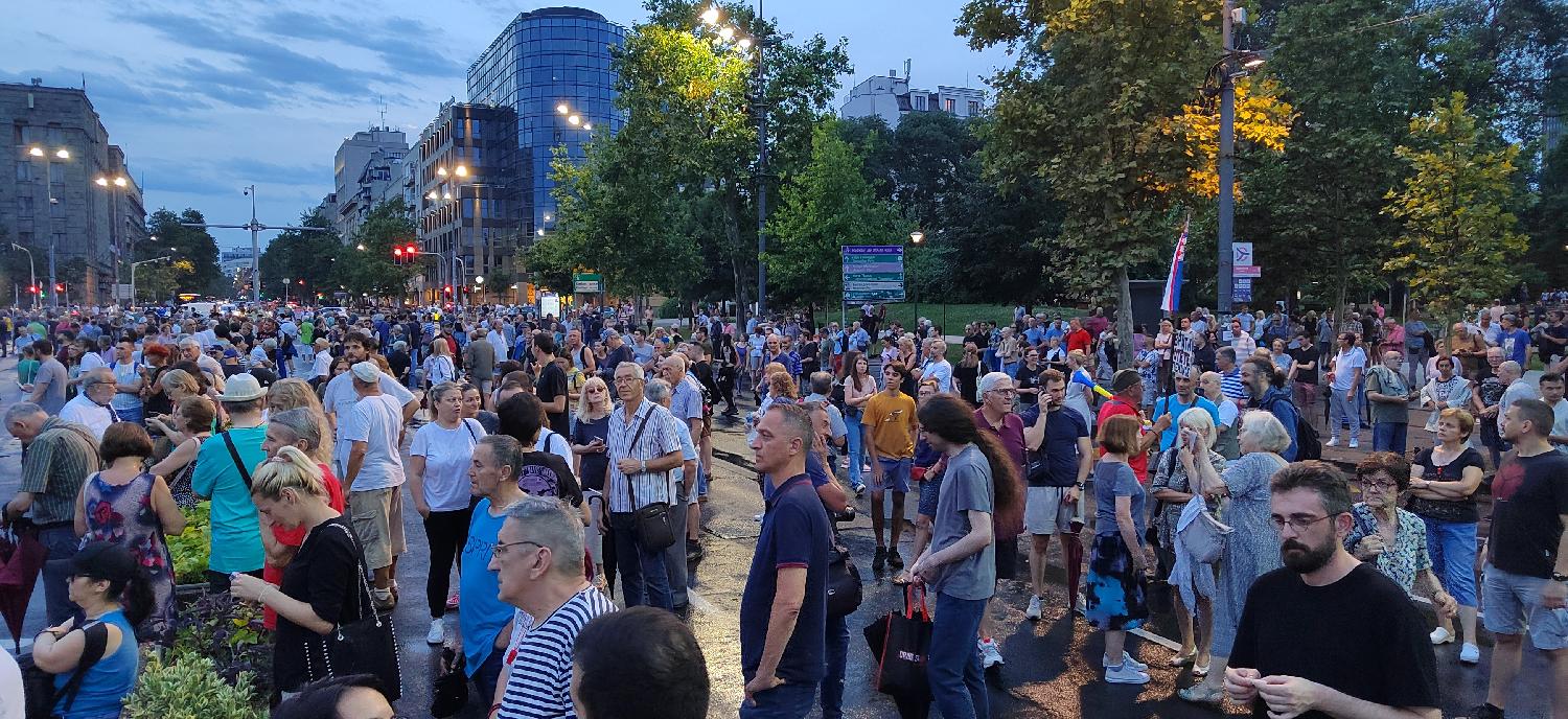 „Medijskom turom“ kroz Beograd: Kako je izgledao dvanaesti protest „Srbija protiv nasilja“ (FOTO) 7