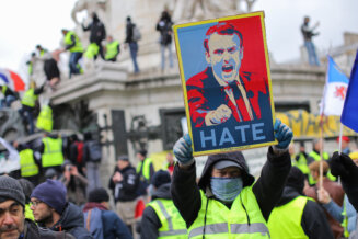 Demonstracije, nemiri, "dešavanja naroda" su njegova specijalnost: Protesti od Pariza do Kragujevca kroz objektiv Lazara Novakovića (FOTO) 2